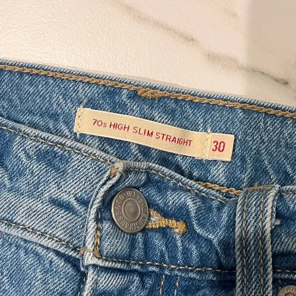 Levi’s 70s High Rise Slim Straight Jean - Size 30 - Picture 3 of 4